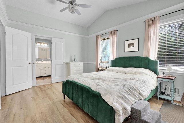 557 Rue Montaigne, Stone Mountain, GA 30083