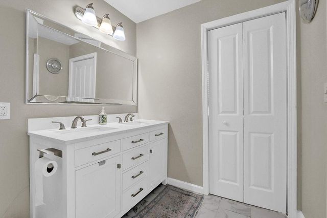 557 Rue Montaigne, Stone Mountain, GA 30083