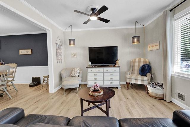 557 Rue Montaigne, Stone Mountain, GA 30083