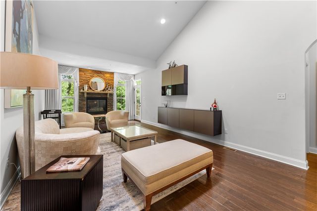 433 Fairmont Dr, Marshall, PA 15090