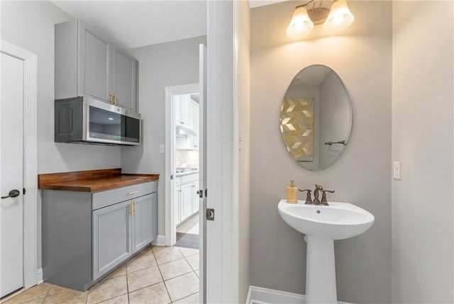433 Fairmont Dr, Marshall, PA 15090