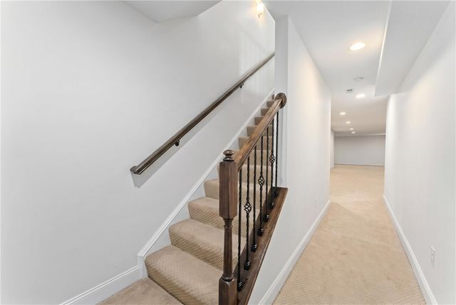 433 Fairmont Dr, Marshall, PA 15090