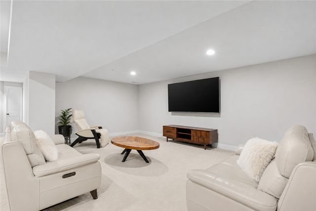 433 Fairmont Dr, Marshall, PA 15090