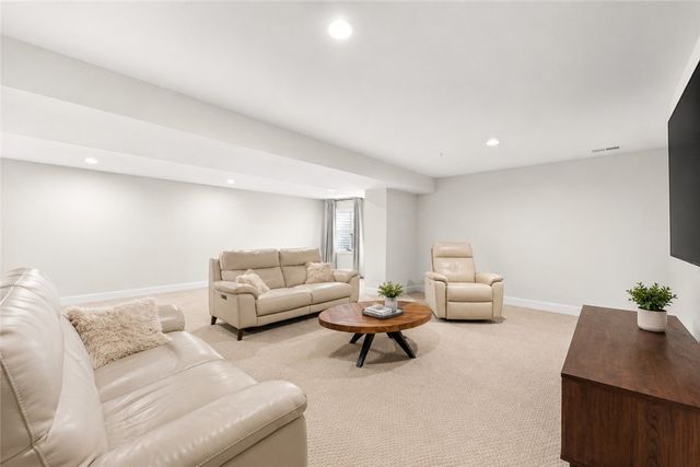 433 Fairmont Dr, Marshall, PA 15090