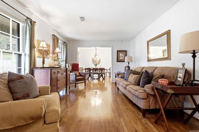 30 Foxhunt Trail, Little Rock, AR 72227