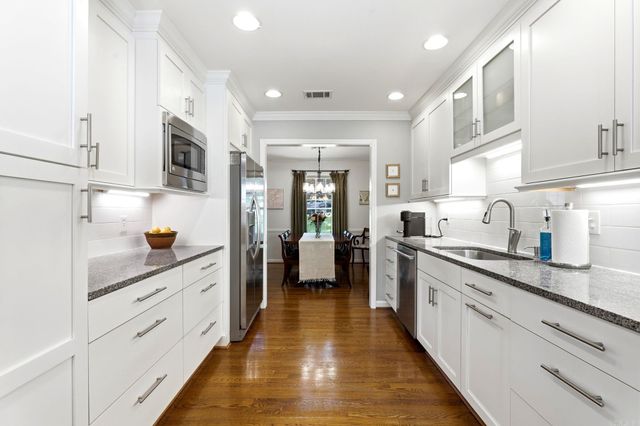 30 Foxhunt Trail, Little Rock, AR 72227