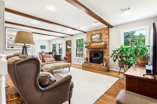 30 Foxhunt Trail, Little Rock, AR 72227