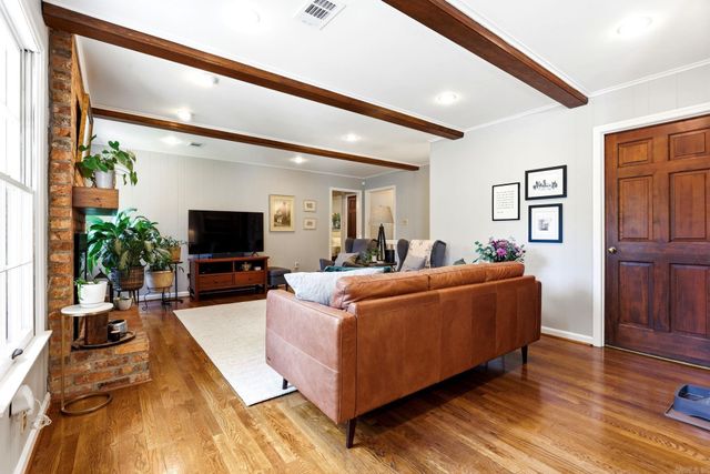 30 Foxhunt Trail, Little Rock, AR 72227