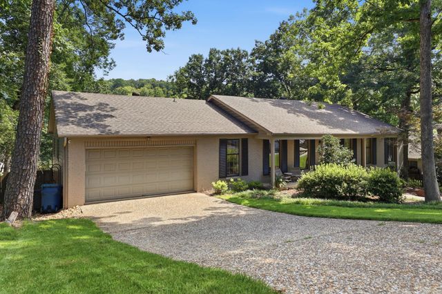 30 Foxhunt Trail, Little Rock, AR 72227