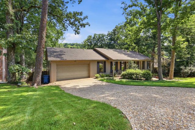 30 Foxhunt Trail, Little Rock, AR 72227
