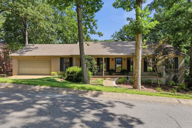 30 Foxhunt Trail, Little Rock, AR 72227