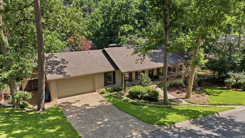 30 Foxhunt Trail, Little Rock, AR 72227