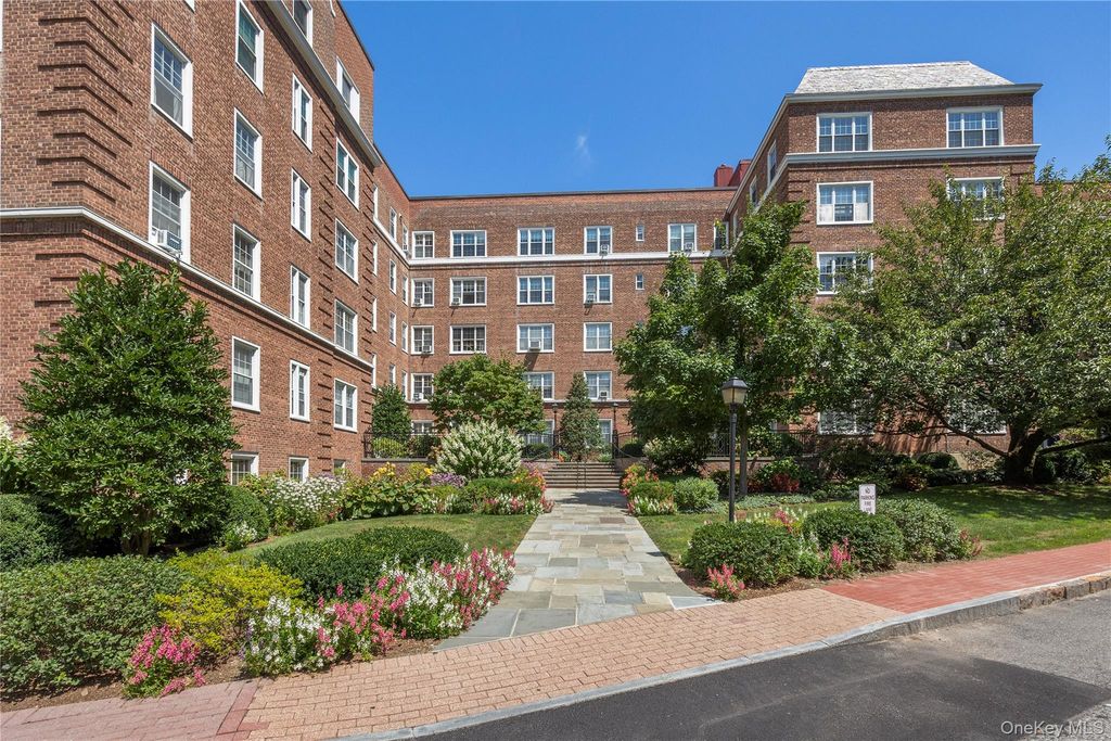 8 Midland Gardens 3i, Bronxville, NY 10708 — photo 2