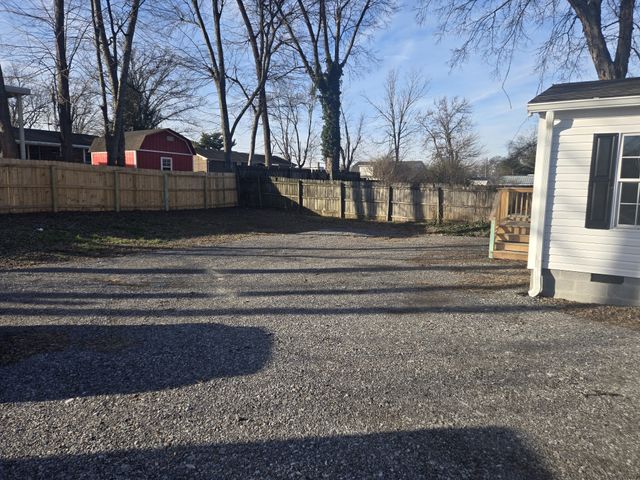 223 E Park Ave, Gallatin, TN 37066