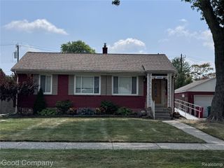 22474 Raven Avenue, Eastpointe, MI 48021