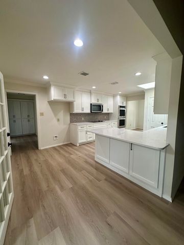 6002 Norfolk Avenue, Lubbock, TX 79413