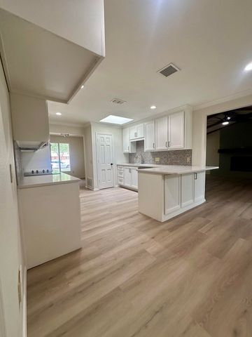 6002 Norfolk Avenue, Lubbock, TX 79413