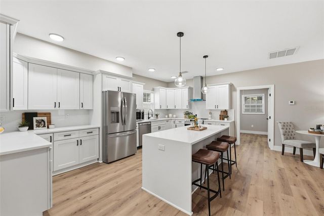 15 E LAUREL STREET, Apopka, FL 32703