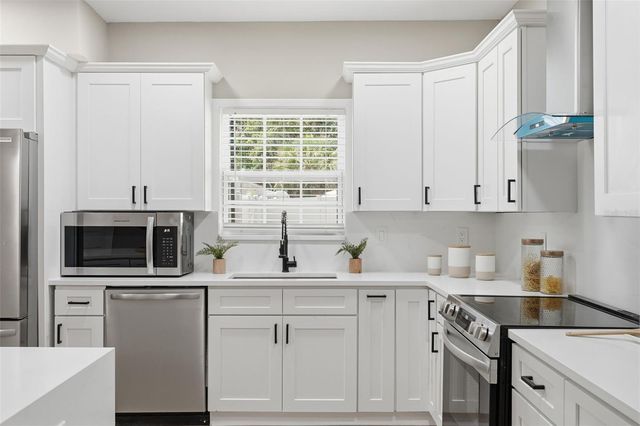 15 E LAUREL STREET, Apopka, FL 32703