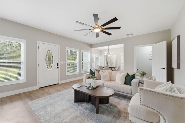15 E LAUREL STREET, Apopka, FL 32703