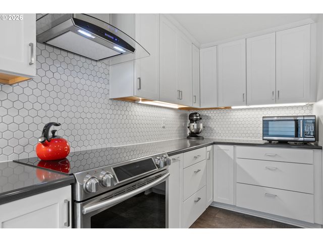 13180 Sw TAPADERA St, Beaverton, OR 97008