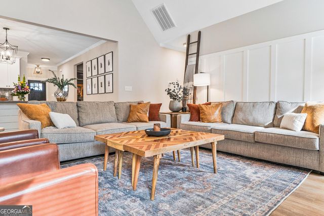 155 Creekside Lane, Forsyth, GA 31029