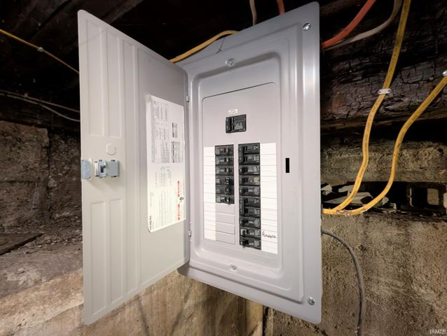 221 N G Street, Marion, IN 46952