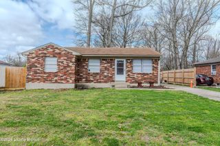 8114 Candleglow Ln, Louisville, KY 40214