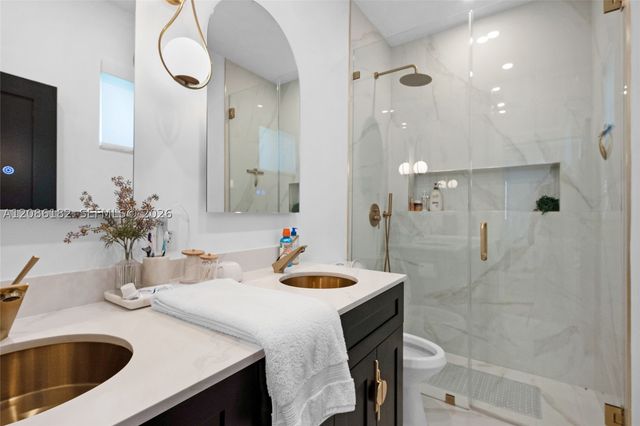 817 Tangier St, Coral Gables, FL 33134