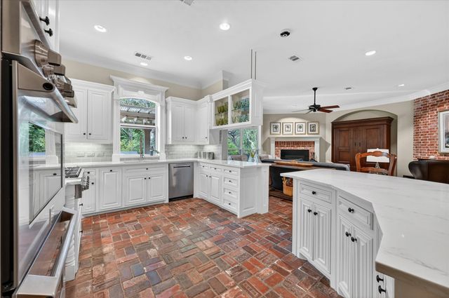 731 Creekwood Drive N, Fairview, TX 75069