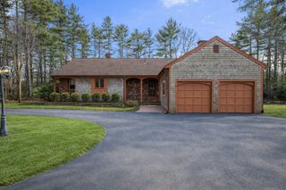 945 Walnut Plain Rd, Rochester, MA 02770