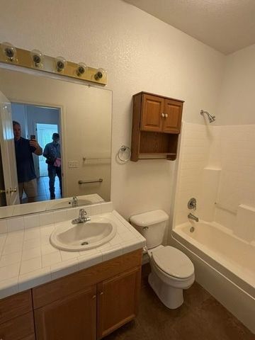 987 Pearwood Cir, Lodi, CA 95242