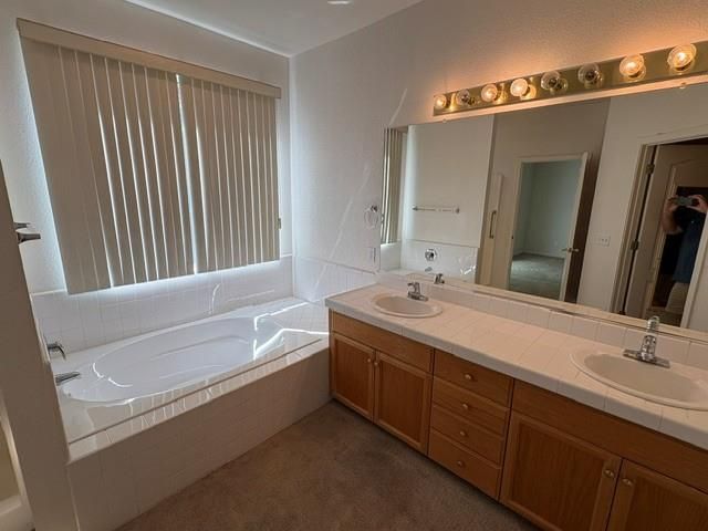 987 Pearwood Cir, Lodi, CA 95242