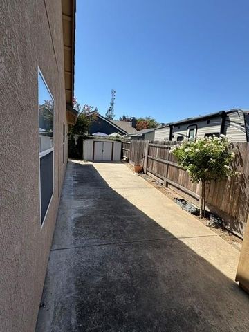 987 Pearwood Cir, Lodi, CA 95242