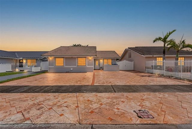 14747 SW 82nd St, Miami, FL 33193