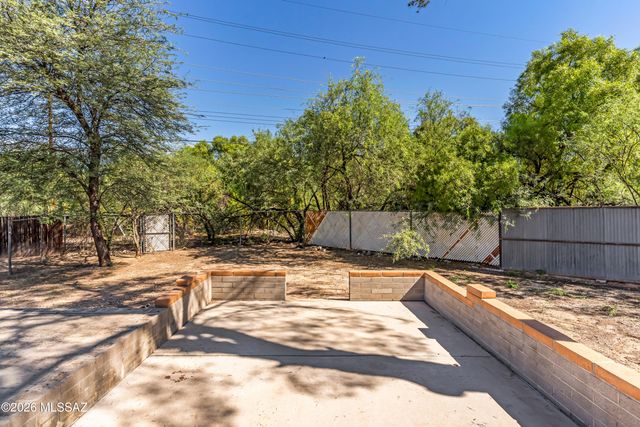 5829 E Waverly Street, Tucson, AZ 85712
