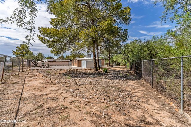 5829 E Waverly Street, Tucson, AZ 85712