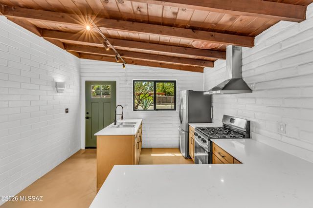 5829 E Waverly Street, Tucson, AZ 85712