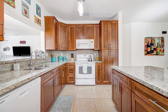 16082 SW 68th Ter 0, Miami, FL 33193