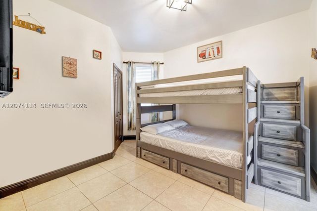 16082 SW 68th Ter 0, Miami, FL 33193