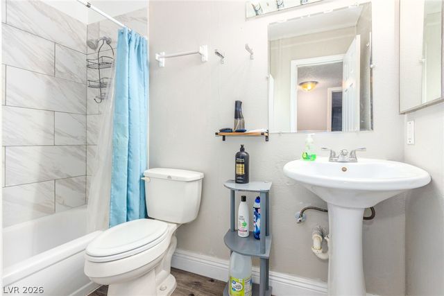 5713 Smoke Ranch Road D, Las Vegas, NV 89108