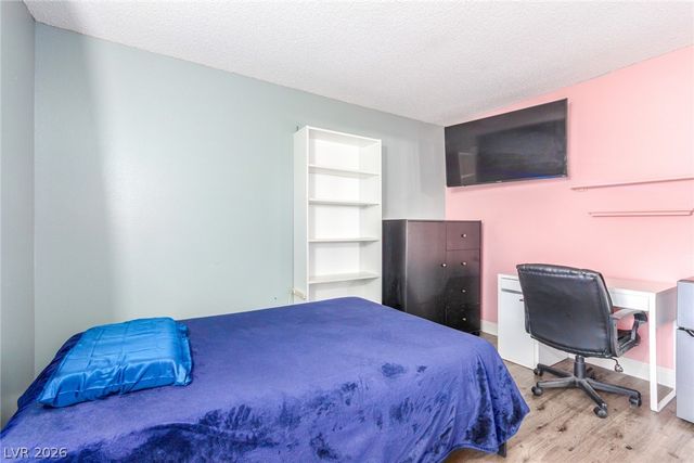 5713 Smoke Ranch Road D, Las Vegas, NV 89108