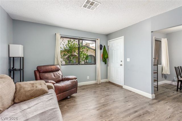 5713 Smoke Ranch Road D, Las Vegas, NV 89108