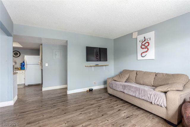 5713 Smoke Ranch Road D, Las Vegas, NV 89108