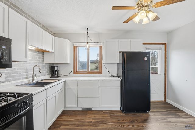 3643 IVY AVE, Rapid City, SD 57701