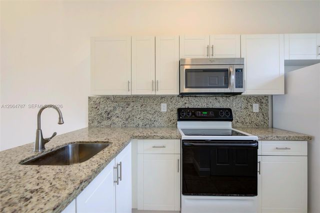 6707 NW 193rd Lane 0, Hialeah, FL 33015