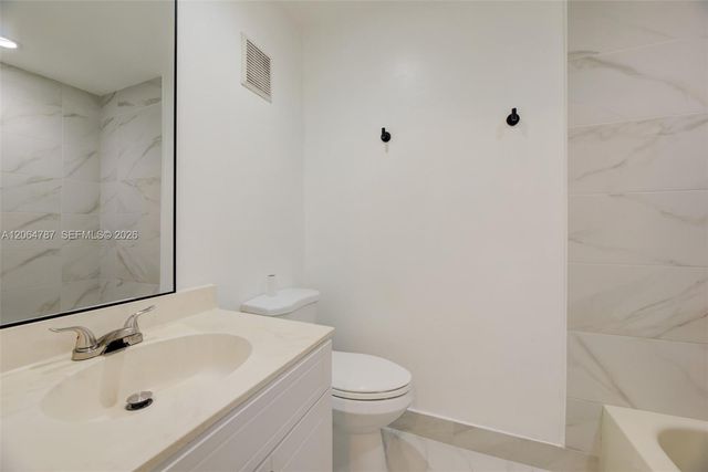6707 NW 193rd Lane 0, Hialeah, FL 33015