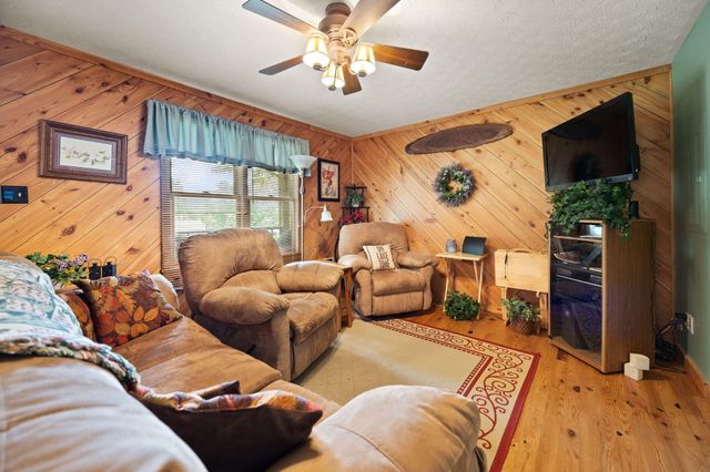 96 Vicki Street, Nancy, KY 42544
