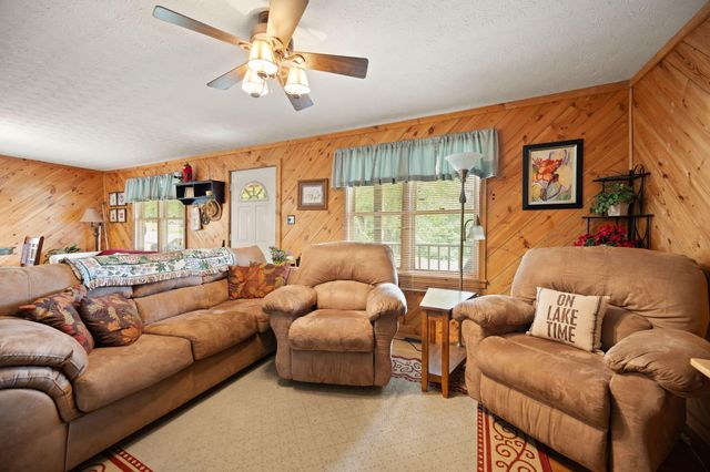 96 Vicki Street, Nancy, KY 42544