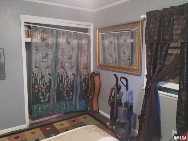 600 S SKYLINE Drive, Carbondale, IL 62901